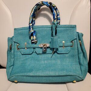 Unbranded medium tote